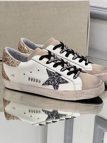 GOLDEN GOOSE SNEAKERS