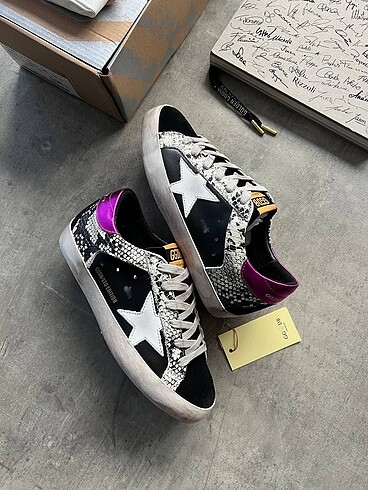 GOLDEN GOOSE