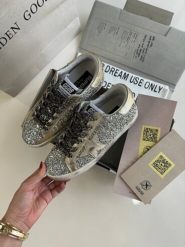 Golden Goose Sneaker