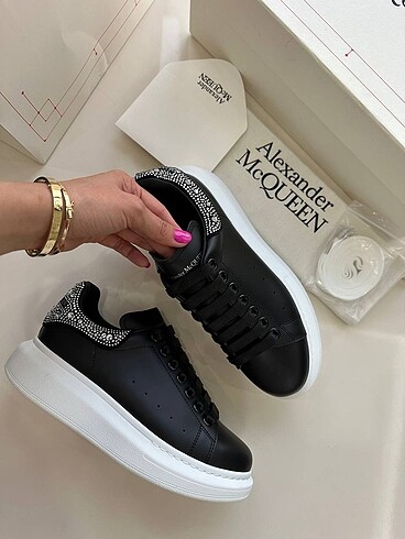 Alexander McQueen taşlı