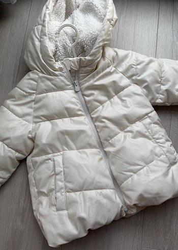 Kız Çocuk Beyaz Kapüşonlu Kürklü Mont - Görsel 6