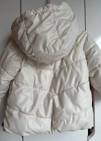 Kız Çocuk Beyaz Kapüşonlu Kürklü Mont - Görsel 4