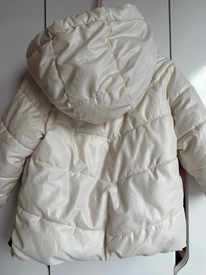 Kız Çocuk Beyaz Kapüşonlu Kürklü Mont - Görsel 4