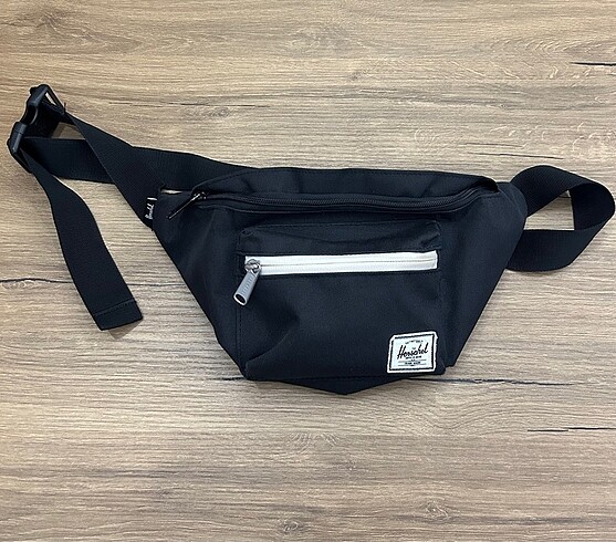 Herschel Seventeen Siyah Bel Çantası