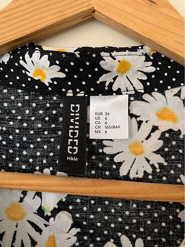 m Beden H&M çiçekli yakalı sırt detaylı elbise