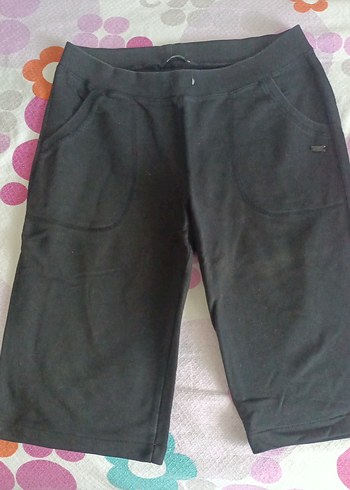 Siyah Rahat Kesim Capri Pantolon