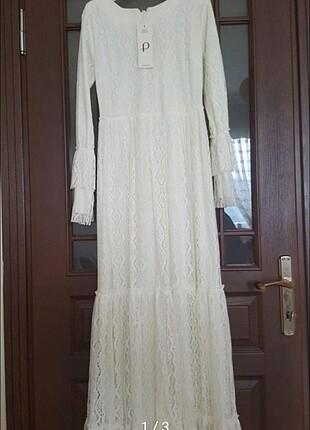 Beyaz dantel etiketli uzun elbise 