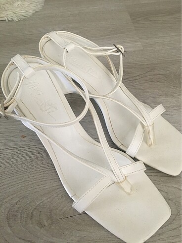 Topuklu sandalet - Görsel 3