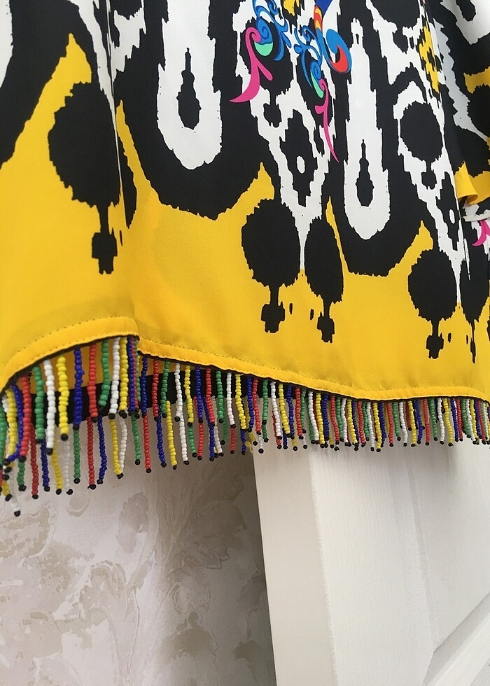 Twist Renkli Boncuklu ve Sırt Dekolte Bluz - Görsel 2