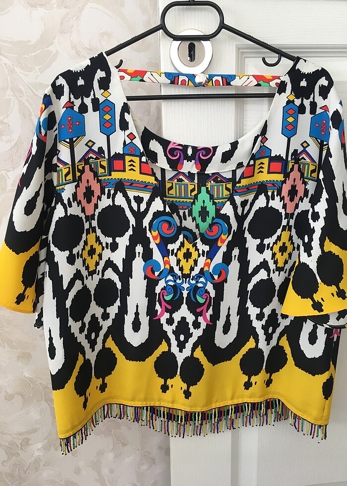 Twist Renkli Boncuklu ve Sırt Dekolte Bluz - Görsel 4