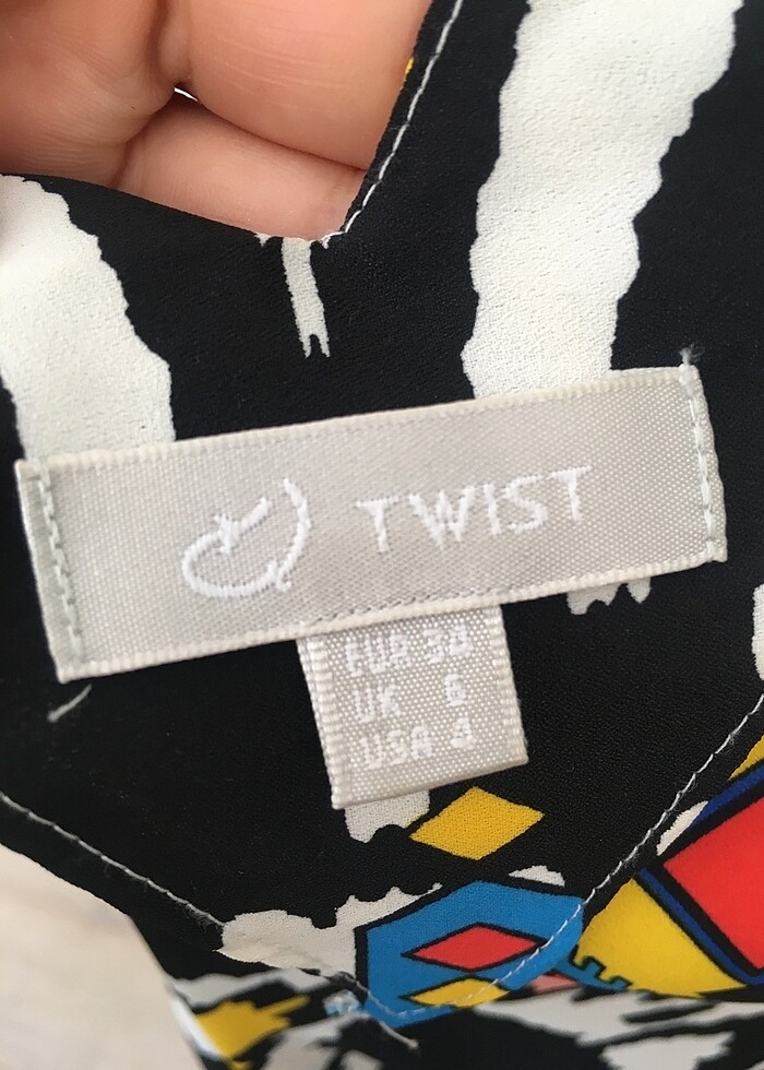 Twist Renkli Boncuklu ve Sırt Dekolte Bluz - Görsel 3