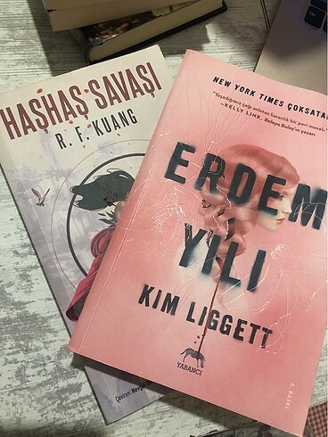 Erdem Yılı, Haşhaş Savaşı