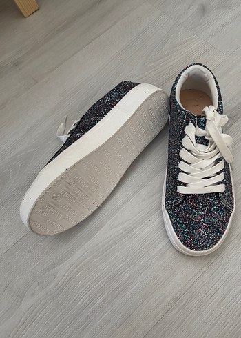 36 Beden çeşitli Renk Pull and Bear Renkli Simli Kadın Sneaker