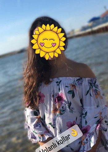 Volanlı Kollu Çiçek Desenli Bershka Bluz