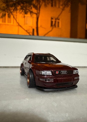  Beden Audi ve Subaru hotwheels