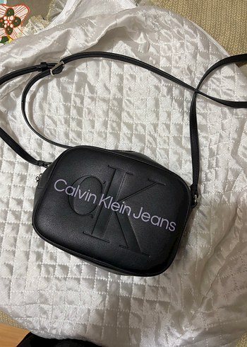 Calvin Klein Siyah Deri Kadın Çapraz Çanta - Görsel 2