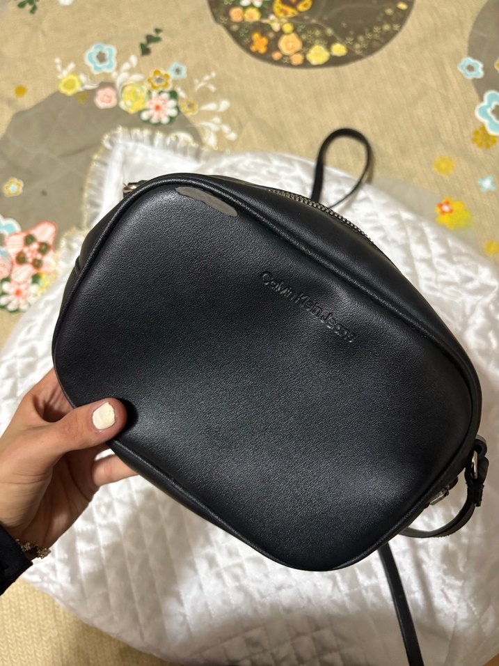 Calvin Klein Siyah Deri Kadın Çapraz Çanta - Görsel 3