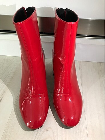 bershka kirmizi rugan bot