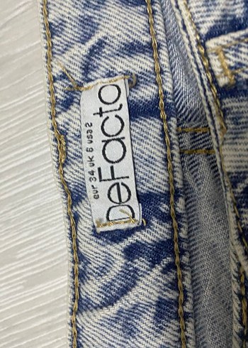 Düğmeli eskitmeli düz kesim kadın jean - Görsel 2