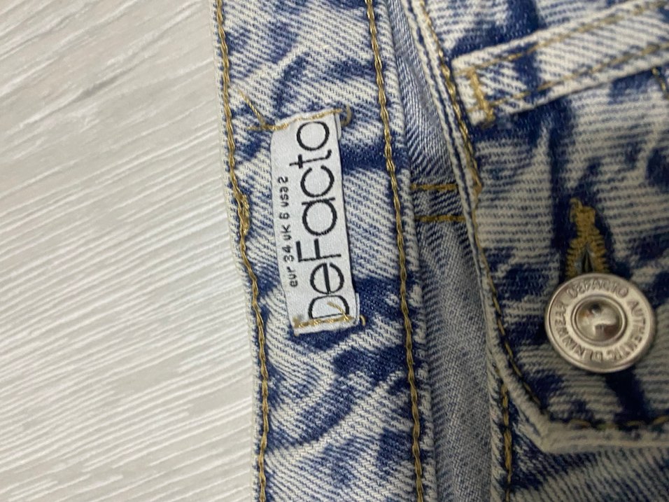 Düğmeli eskitmeli düz kesim kadın jean - Görsel 2