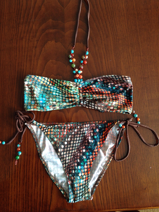 Zeki az kullanılmış bikini