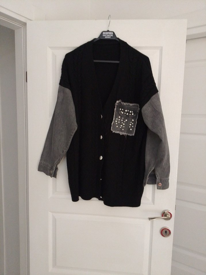 Gri Kollu Siyah Düğmeli Denim Ceket - Görsel 2