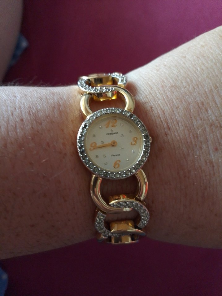 Zincir Detaylı Parlak Altın Kadın Saati - Görsel 2