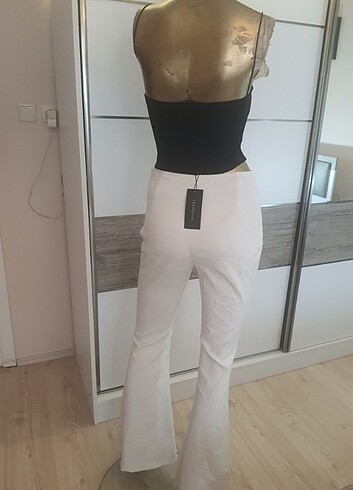 Trendyol & Milla Beyaz İspanyol paça detaylı pantolon