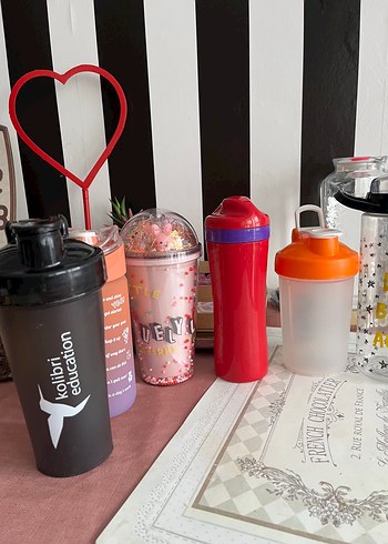 Renkli Plastik Spor ve Su Şişeleri
