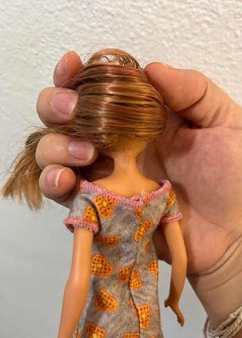 Gri Üzerinde Turuncu Desenli Bebek - Görsel 3