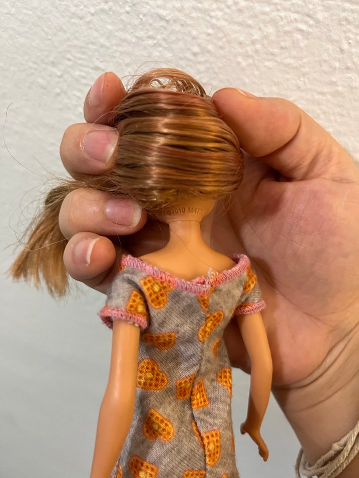 Gri Üzerinde Turuncu Desenli Bebek - Görsel 3