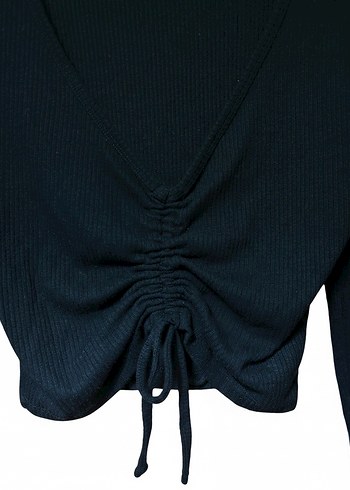 Siyah büzgülü crop - Görsel 2