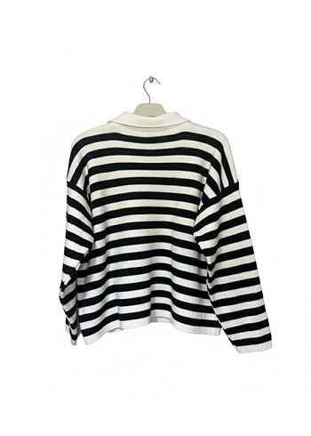 Siyah-Beyaz Çizgili Kazak - Görsel 2