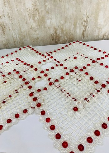 Kırmızı Boncuklu El Örgüsü Masa Örtüsü - Görsel 2