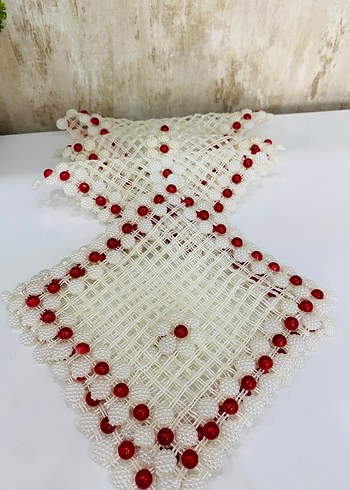 Kırmızı Boncuklu El Örgüsü Masa Örtüsü - Görsel 3