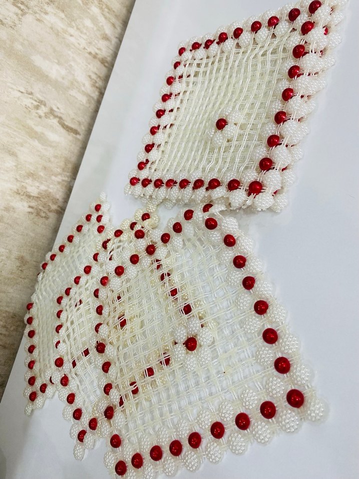 Kırmızı Boncuklu El Örgüsü Masa Örtüsü - Görsel 4
