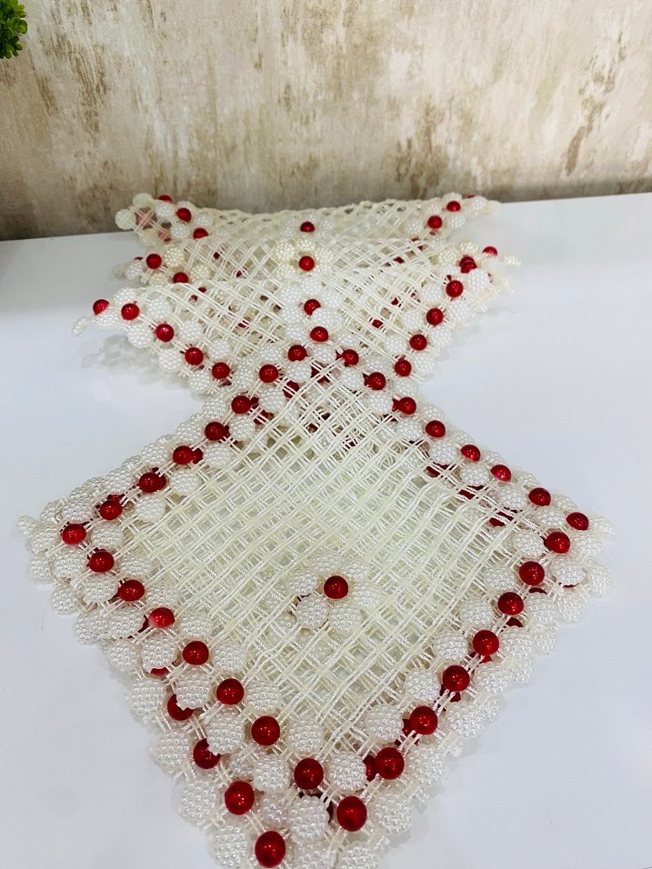 Kırmızı Boncuklu El Örgüsü Masa Örtüsü - Görsel 3