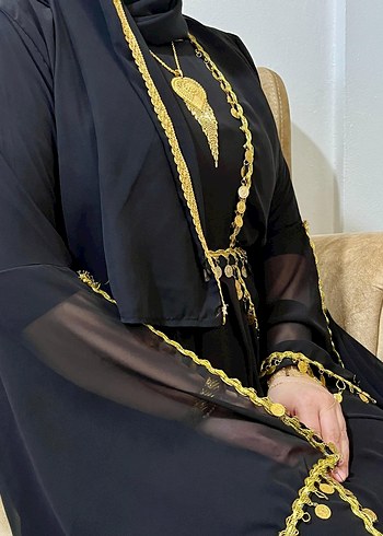 Zincir Detaylı Uzun Kollu Altın Nakışlı Yöresel Tesettür Elbise