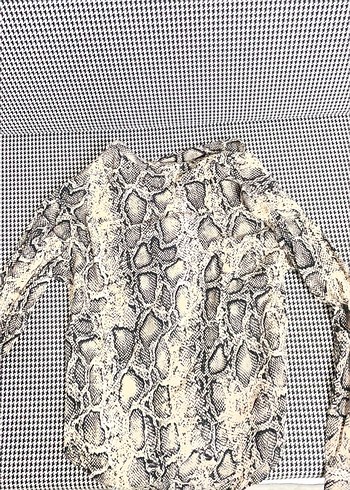 Düğmeli Yılan Desenli Kadın Gömlek - Görsel 2