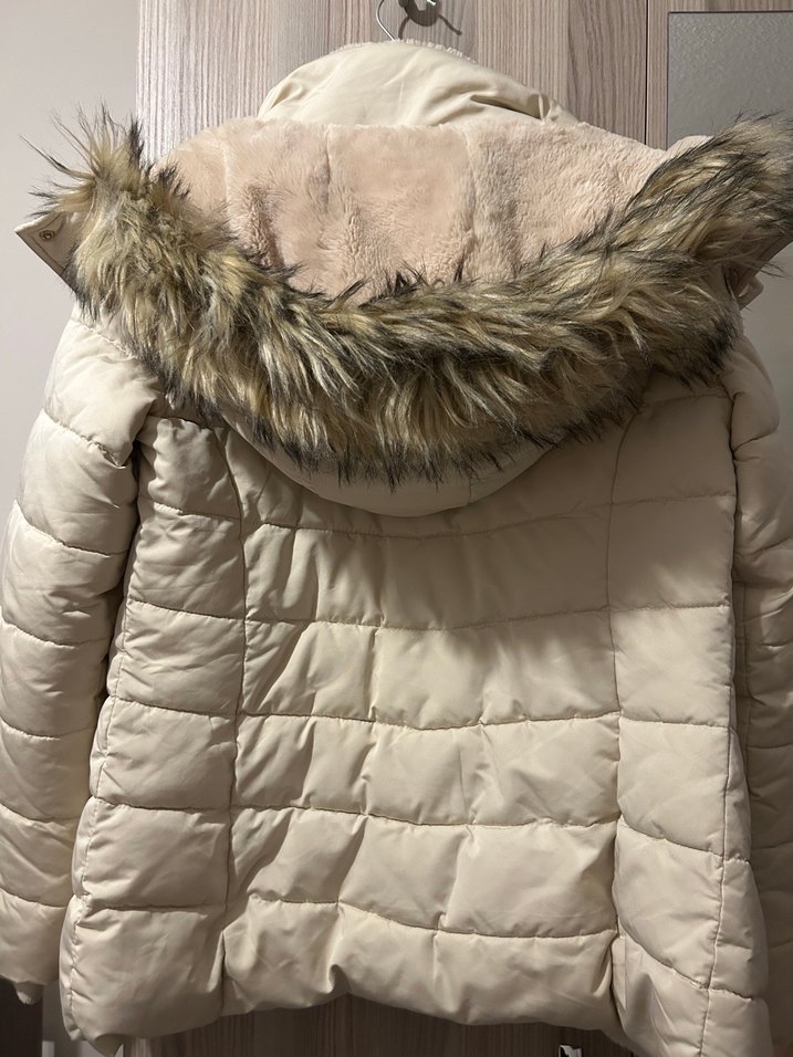 Kürk Detaylı Beyaz Kadın Kışlık Mont - Görsel 3