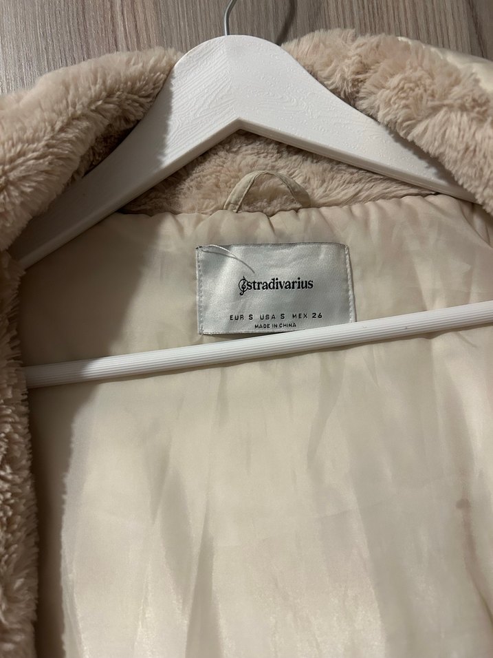 Kürk Detaylı Beyaz Kadın Kışlık Mont - Görsel 2