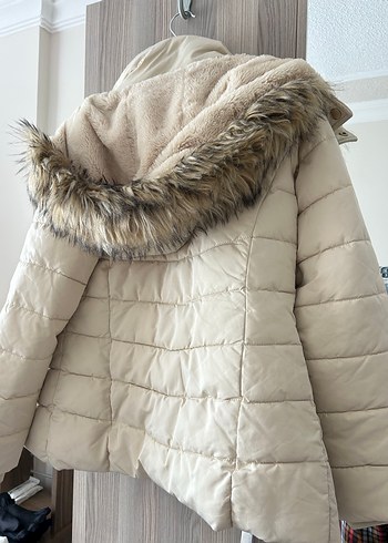 Stradivarius Kürklü Kapüşonlu Beyaz Kadın Kış Montu - Görsel 3