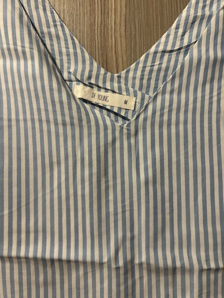 Mavi Çizgili Kolsuz V Yaka Bluz - Görsel 3