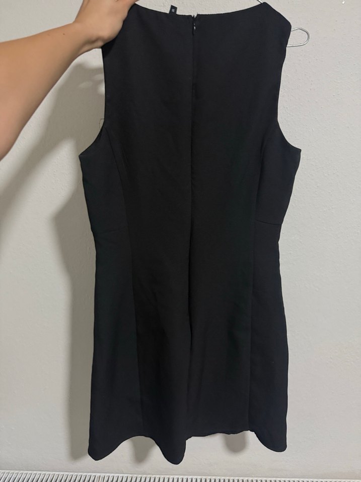 Siyah Mini Yüksek Yaka Kolsuz Elbise - Görsel 5