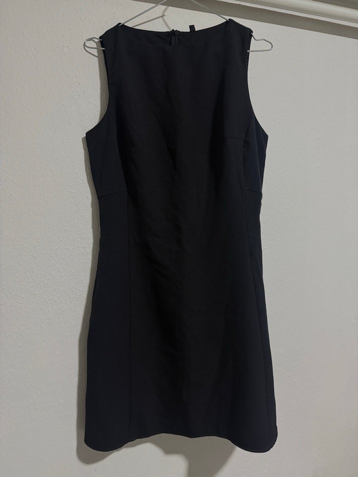 Siyah Mini Yüksek Yaka Kolsuz Elbise - Görsel 3