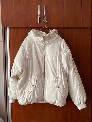 Beyaz Şişme Mont Pull Bear