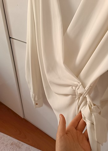 Uzun Kollu Beyaz V Yaka Kadın Bluz - Görsel 2