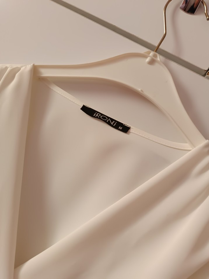 Uzun Kollu Beyaz V Yaka Kadın Bluz - Görsel 3