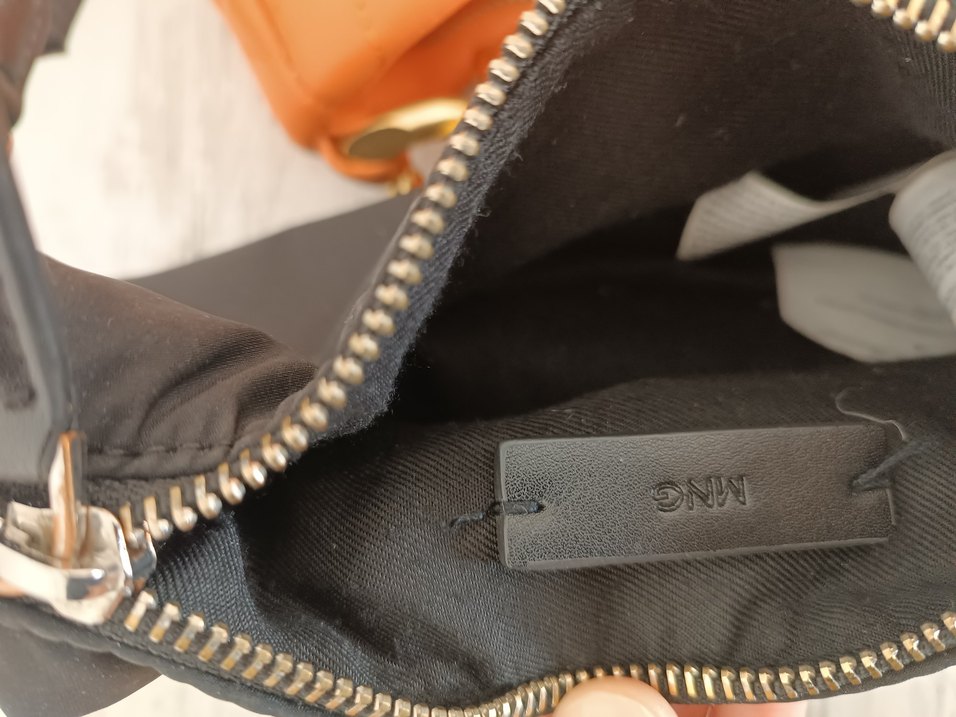 Zincir Detaylı Siyah Yılan Desenli Deri Çanta - Görsel 2