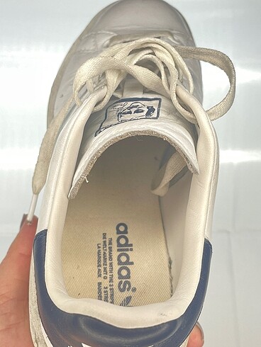 37 Beden beyaz Renk Adidas Spor Ayakkabı %70 İndirimli.